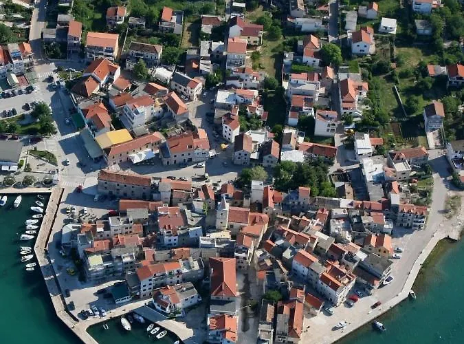 In With Terrace, Air Conditioning, W-lan, Washing Machine 3671-6 * Vodice